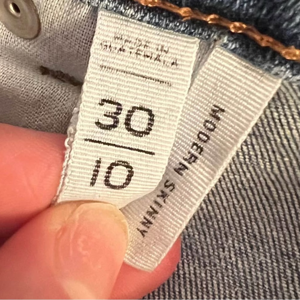 Loft 91% Cotton Frayed Hem Skinny Stretch Blue Jeans Size 10 Good Condition - Picture 3 of 10